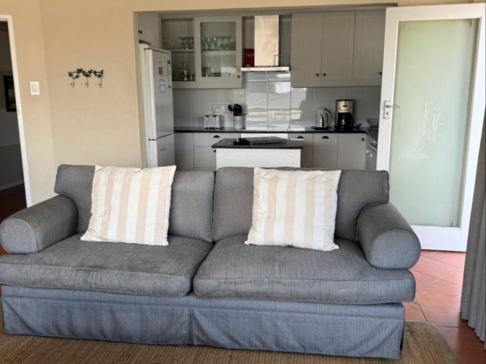 Moments Guesthouse Living Room