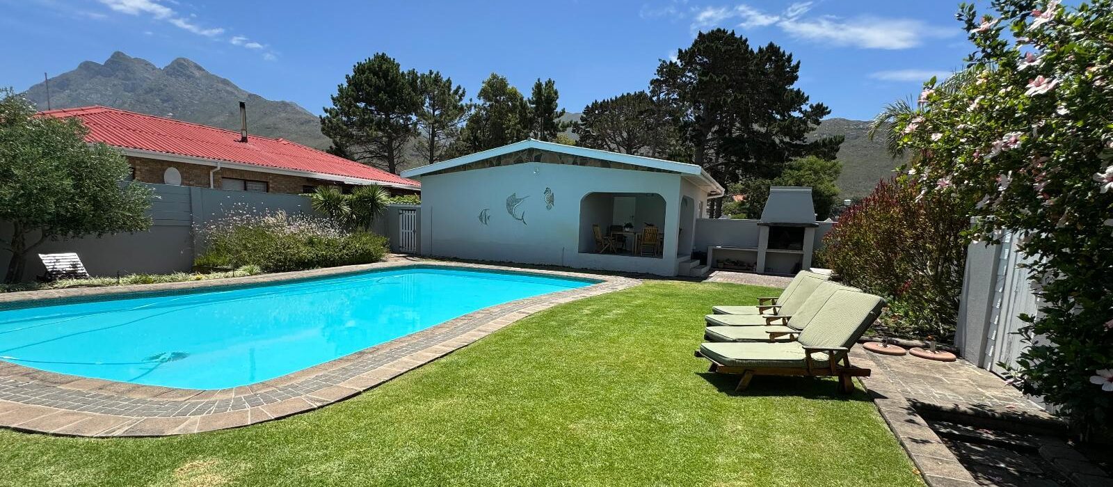 Moments Guesthouse Pool